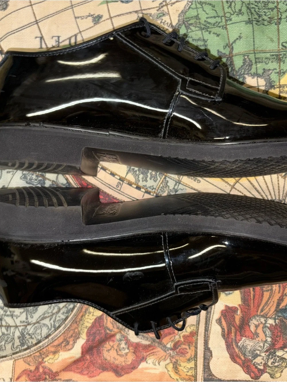 Bates glossy black